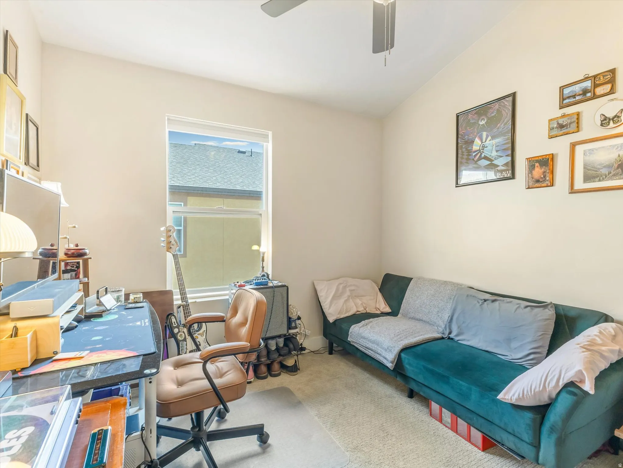 Vaulted ceilings complement the neutral wall tones and carpeted flooring