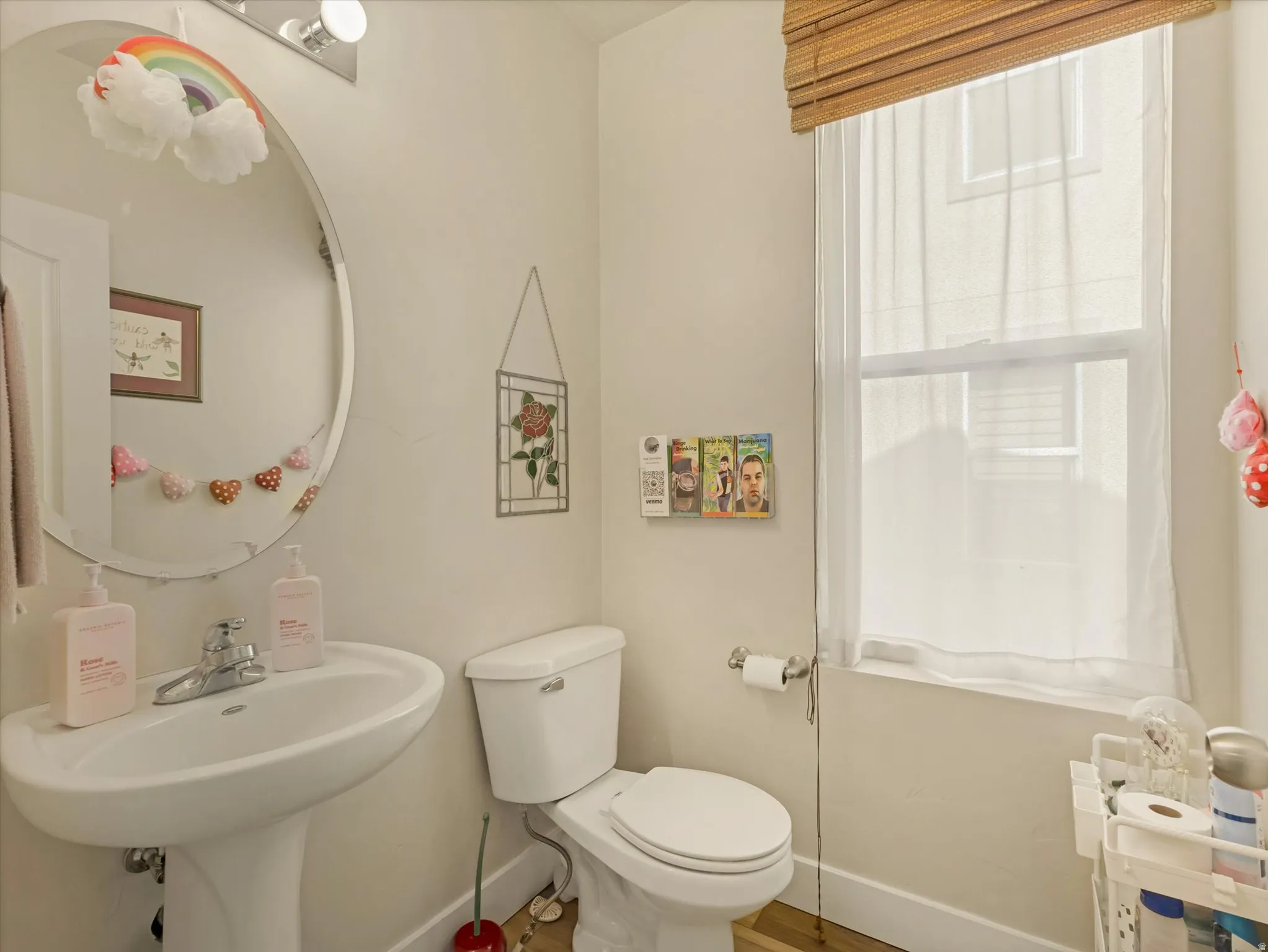 Pedestal sink with single-hole faucet and oval mirror
