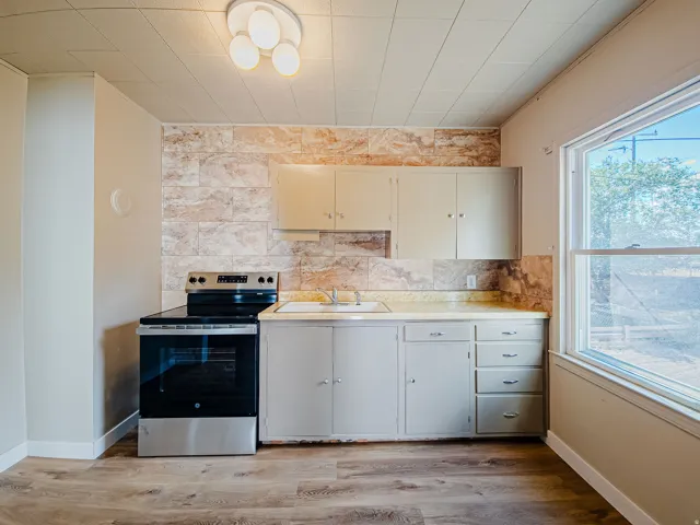 531 Edgehill Dr Dr, East Carbon, Utah 84520