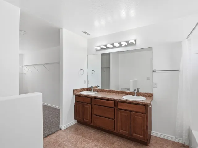 Ensuite bathroom with a double vanity