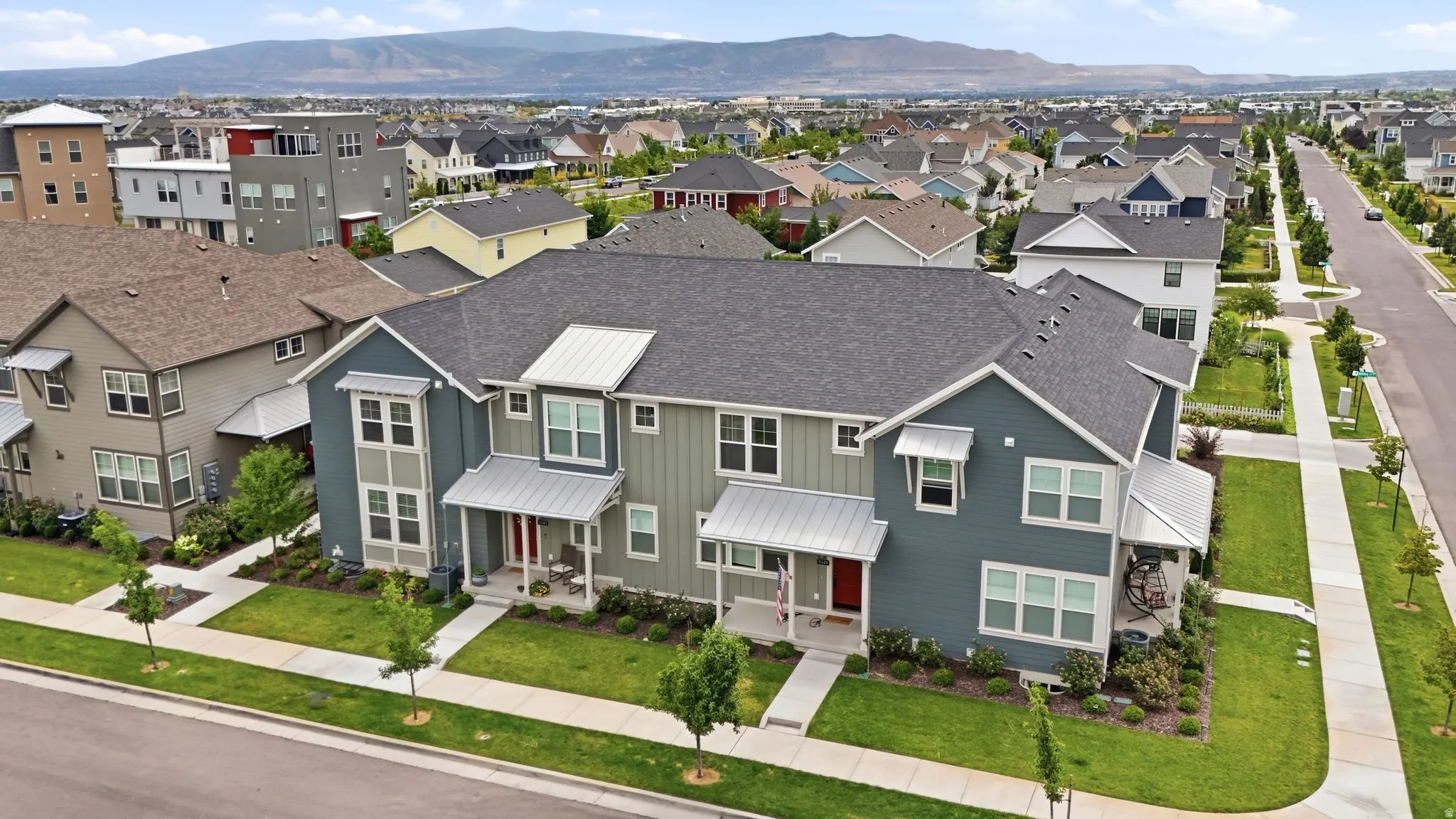 Contemporary townhomes featuring multi-toned siding and dark shingle roofing