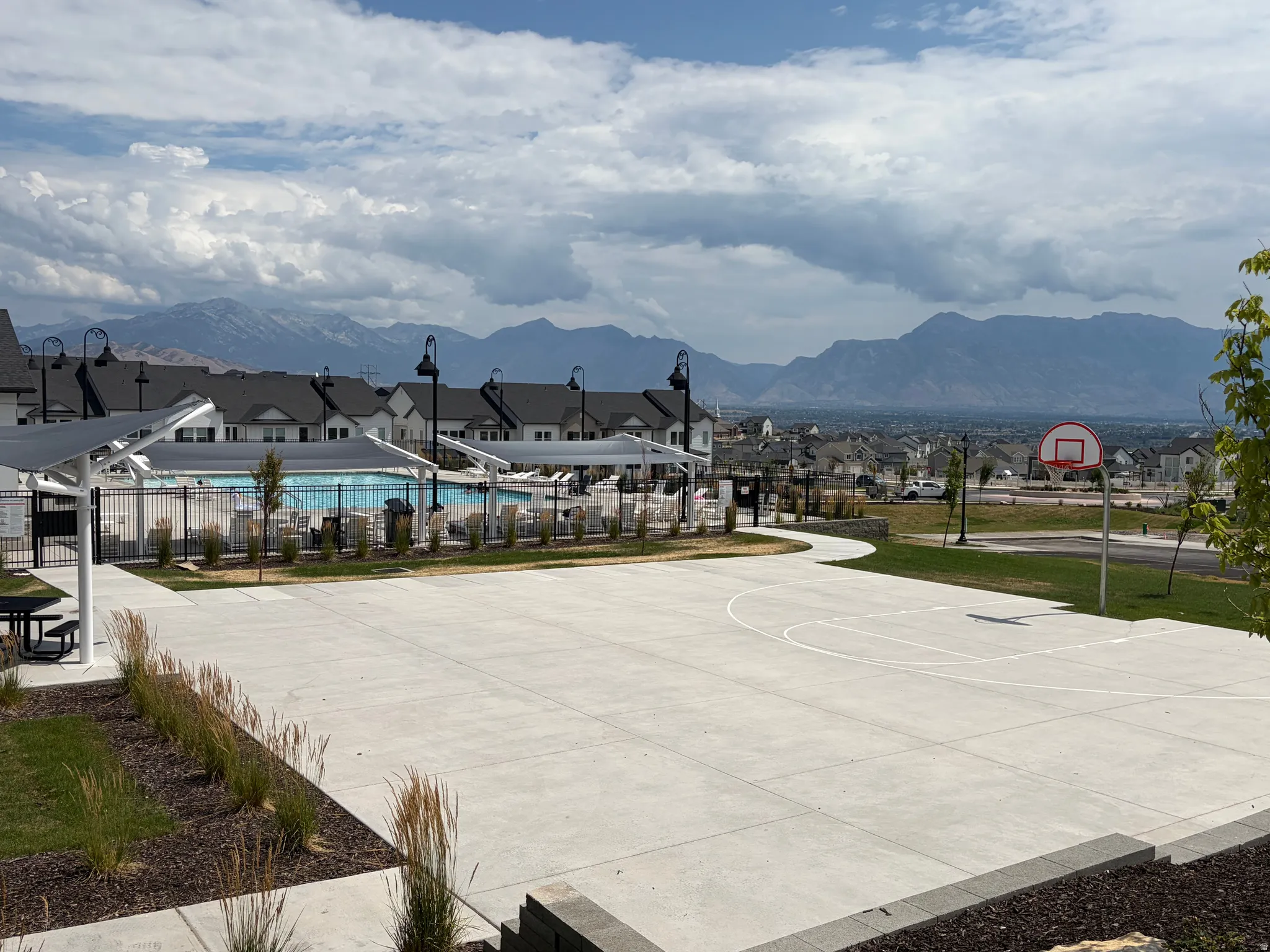 Community amenities include a basketball court, swimming pool, and lounge areas