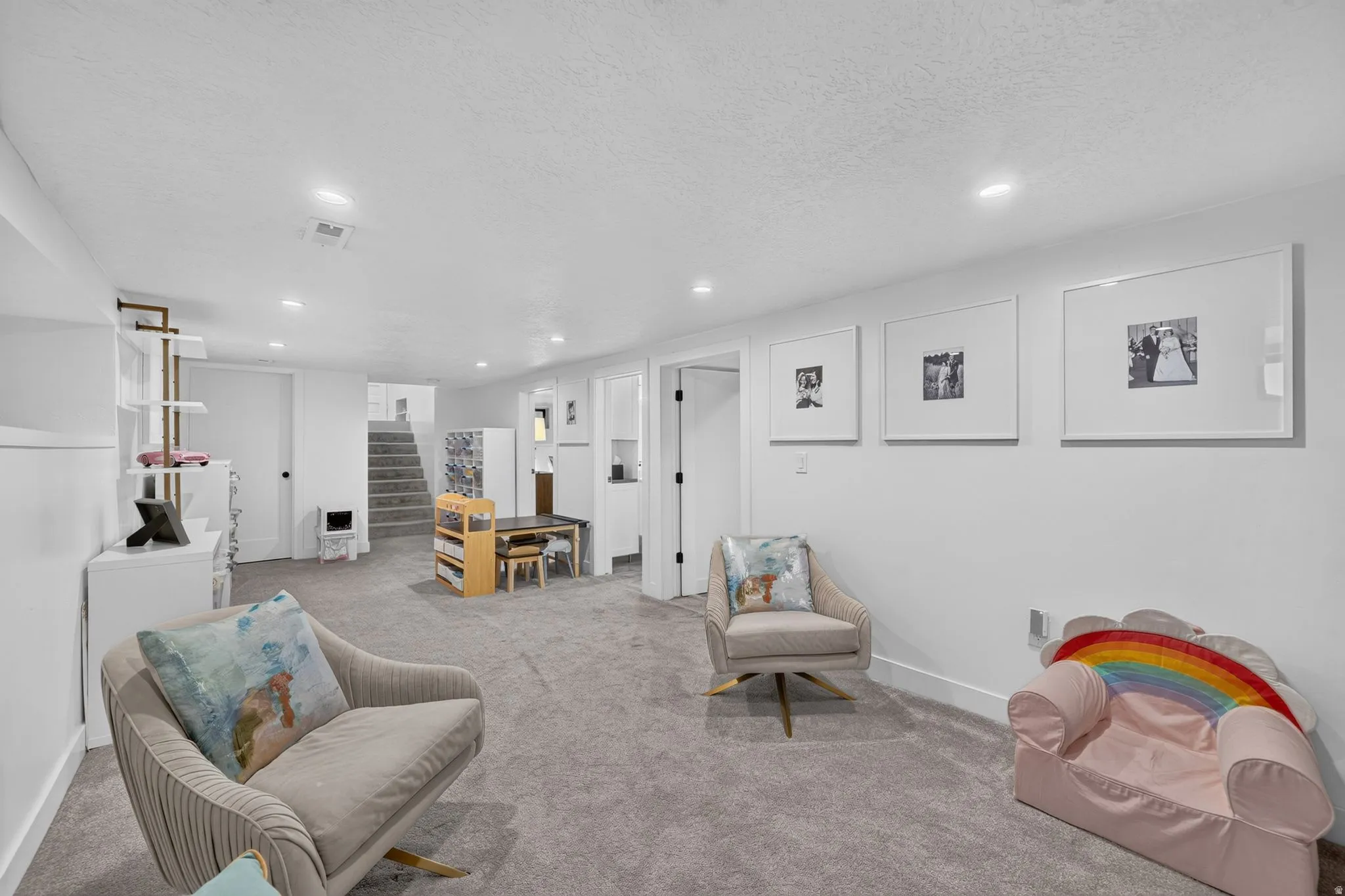 Versatile & large basement family room.  2 bedrooms in basement, 3/4 bathroom, and laundry in utility closet.