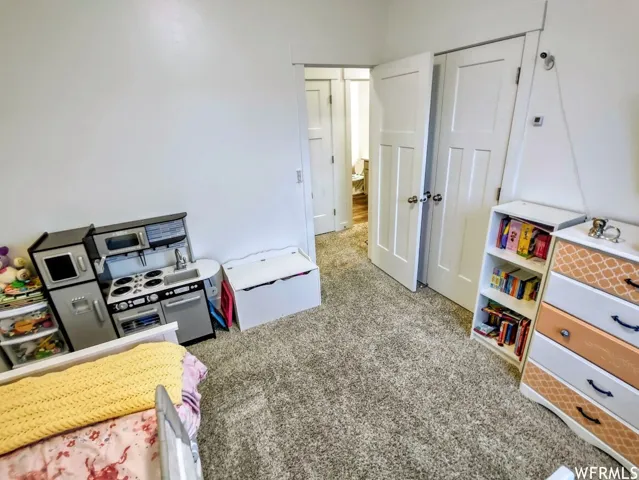 Light-colored wall-to-wall carpeting throughout
