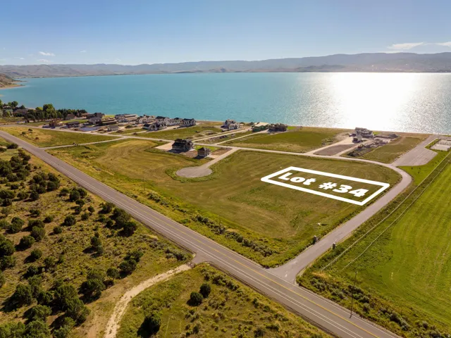 Expansive land parcel with direct road frontage