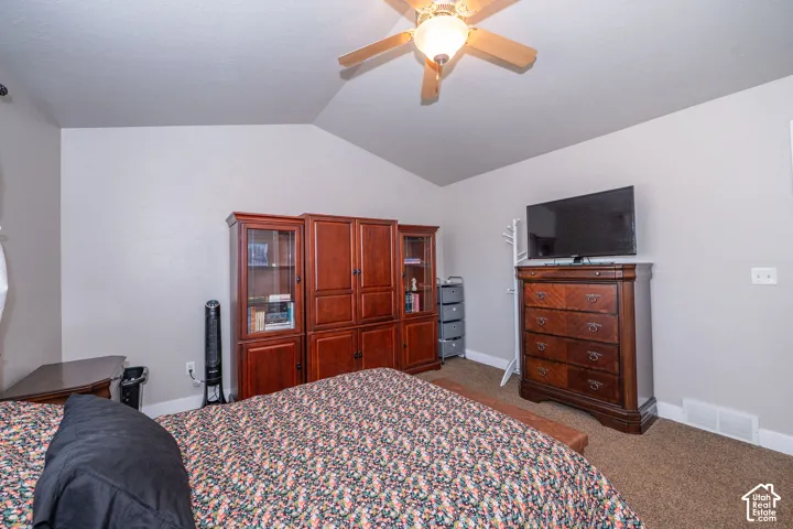 Vaulted ceiling with a ceiling fan light fixture