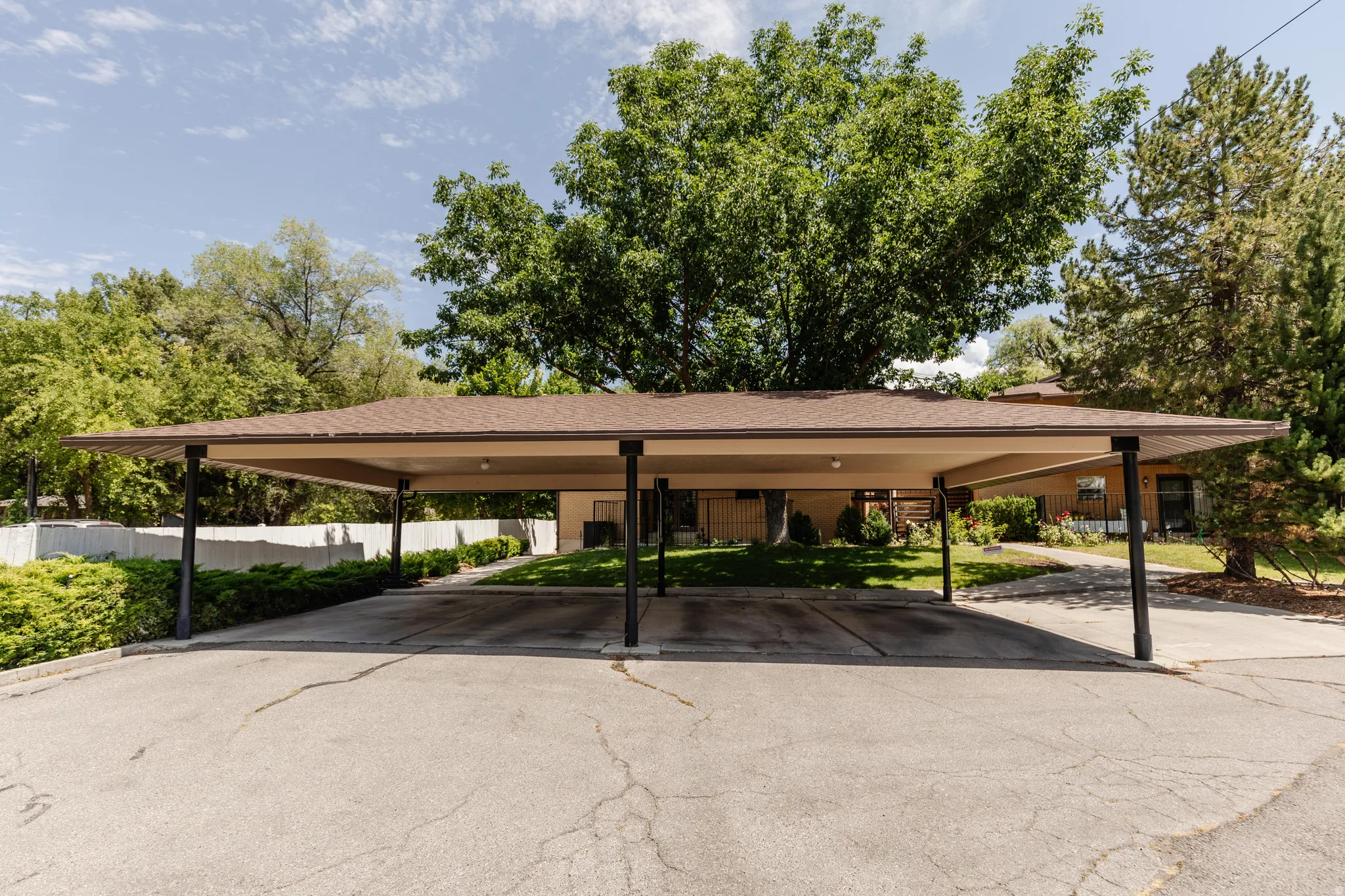 Covered carport structure with multiple bays
