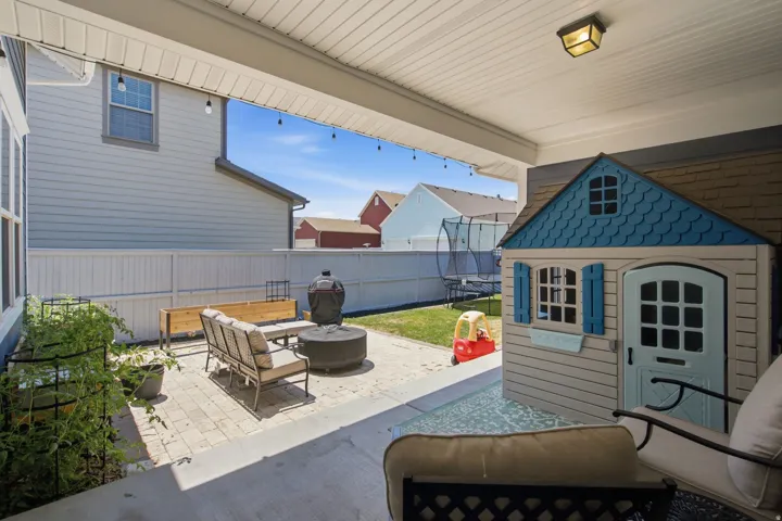 Covered patio featuring string lighting and an outdoor ceiling light fixture