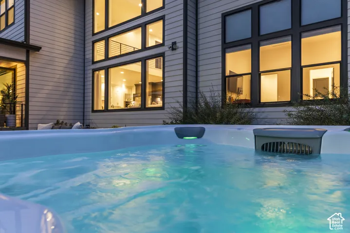 Outdoor spa with illuminated water and integrated filtration system