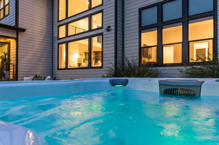 Outdoor spa with illuminated water and integrated filtration system