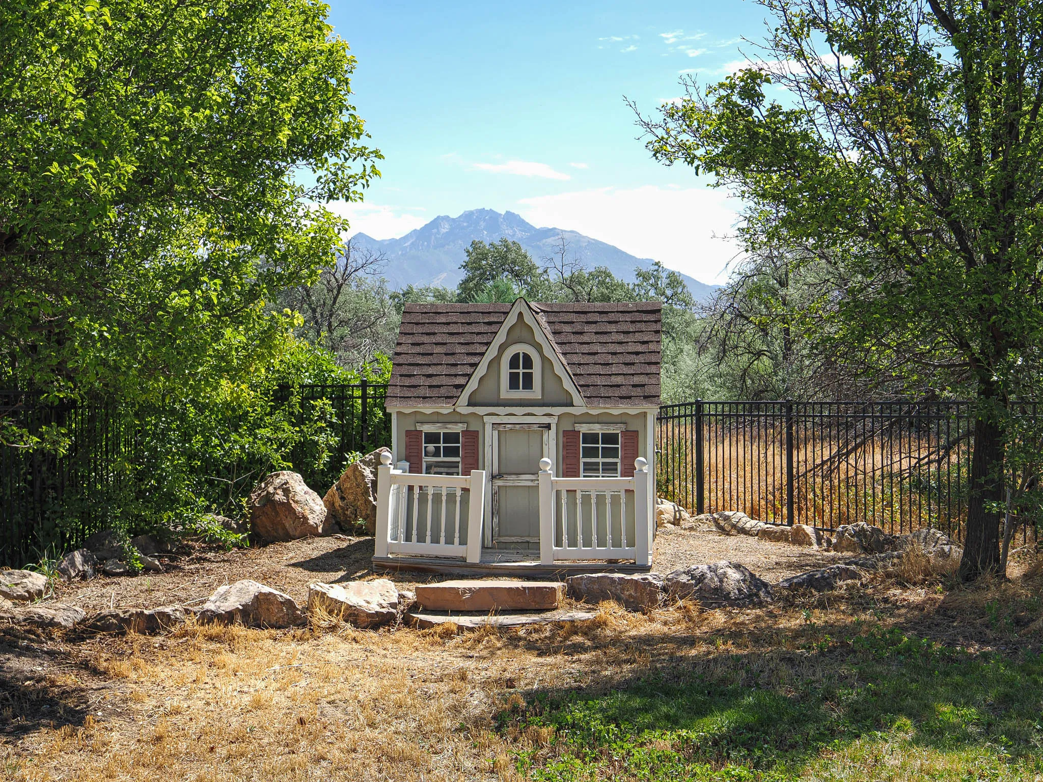 Outdoor structure