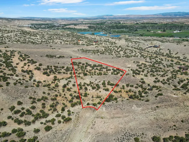 Approximate lot lines shown for illustration only. Buyer to verify all property boundaries, acreage, easements, utilities, and all listing information.