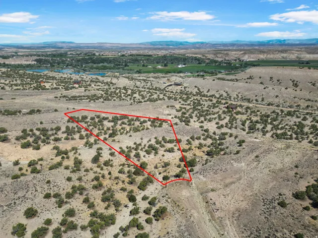 Approximate lot lines shown for illustration only. Buyer to verify all property boundaries, acreage, easements, utilities, and all listing information.