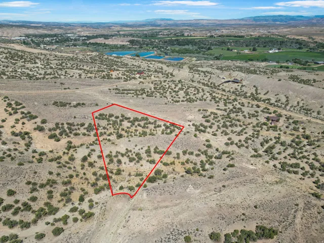 Approximate lot lines shown for illustration only. Buyer to verify all property boundaries, acreage, easements, utilities, and all listing information.