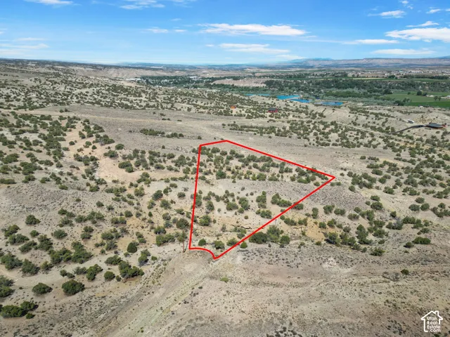 Approximate lot lines shown for illustration only. Buyer to verify all property boundaries, acreage, easements, utilities, and all listing information.