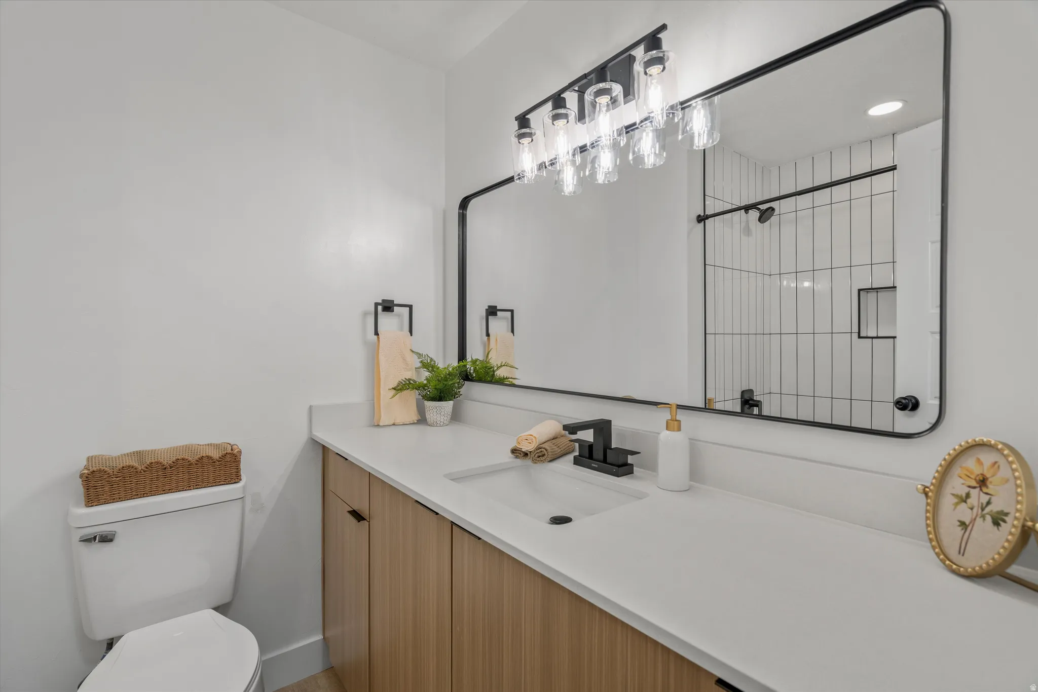Hallway full bathroom