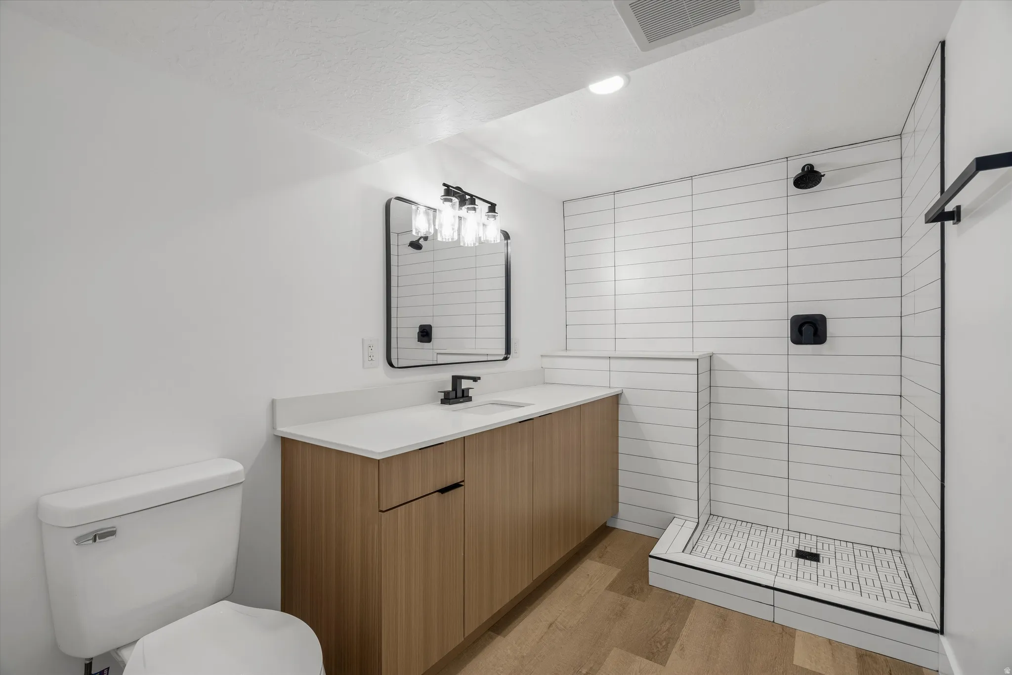 Bathroom, middle level