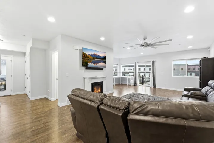 1196 W Clark Ln, Farmington, Utah 84025