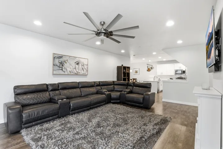 1196 W Clark Ln, Farmington, Utah 84025