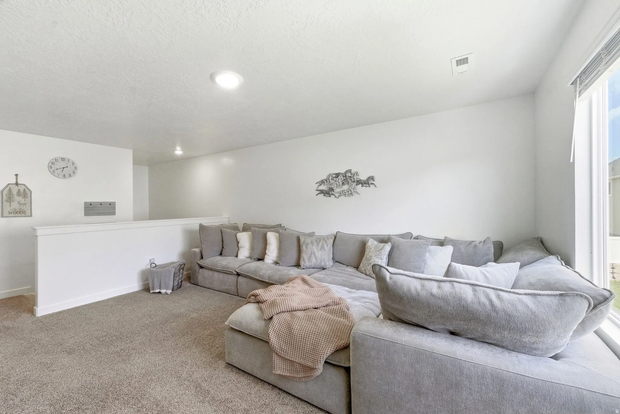 Massive loft (office / TV/movie, gym BONUS space)