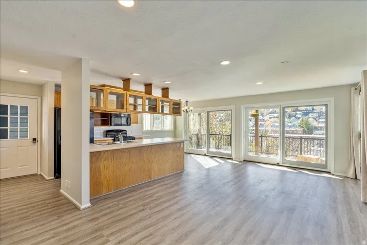 Lower Unit Kitchen, Living and Dinning Area HUGE Mountain Views of Old Town and Ski TrailsPublic