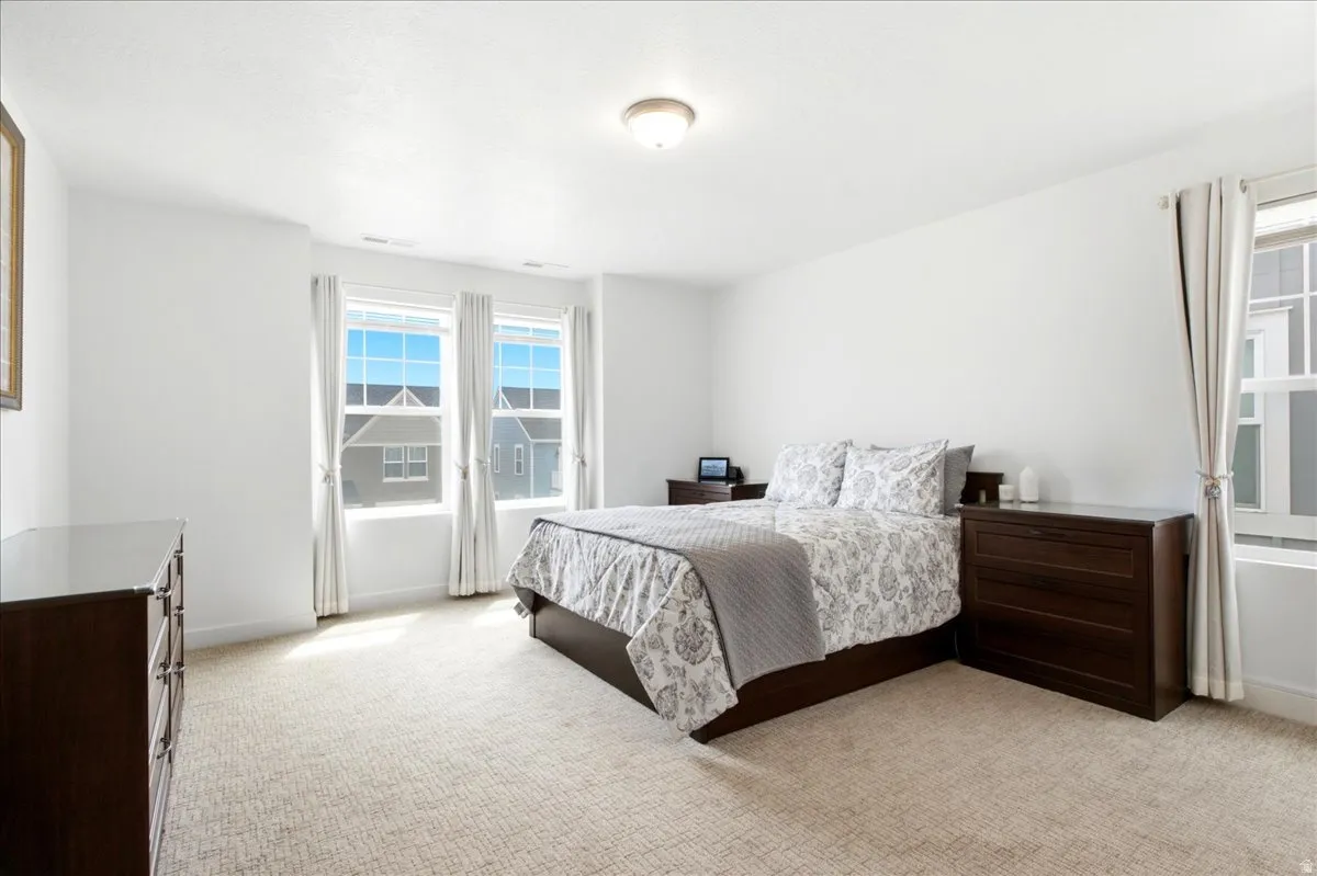 Primary Bedroom features an en-suite bathroom