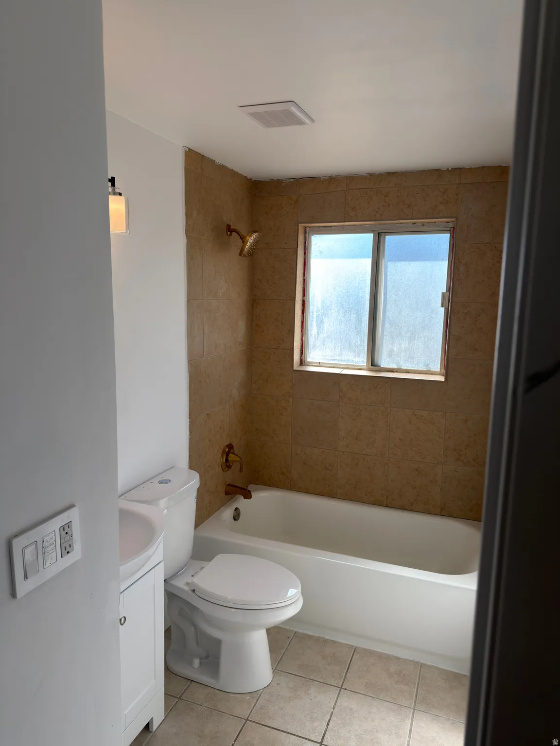 Main level bath