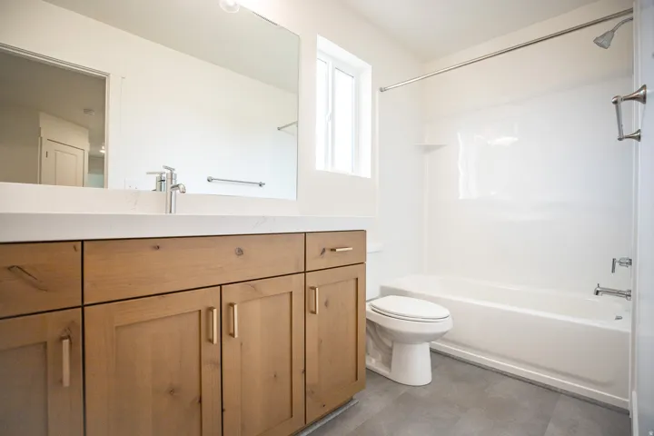 Upstairs full bathroom