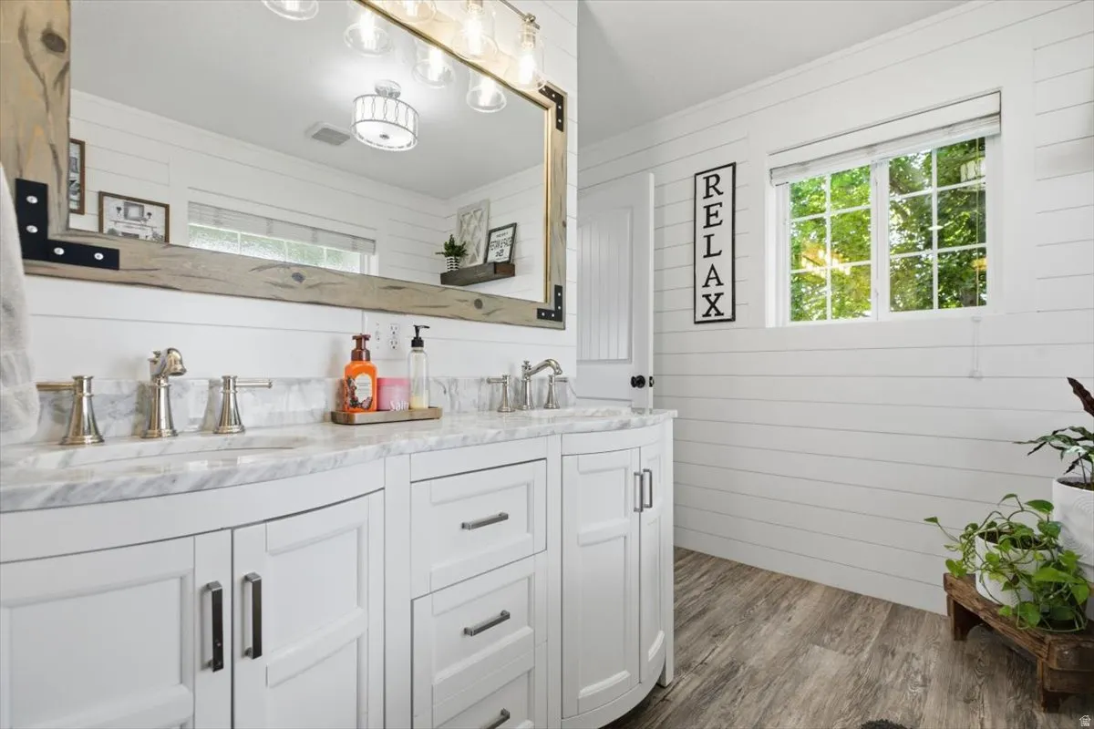 Dual vanity with undermount sinks and light-toned countertops