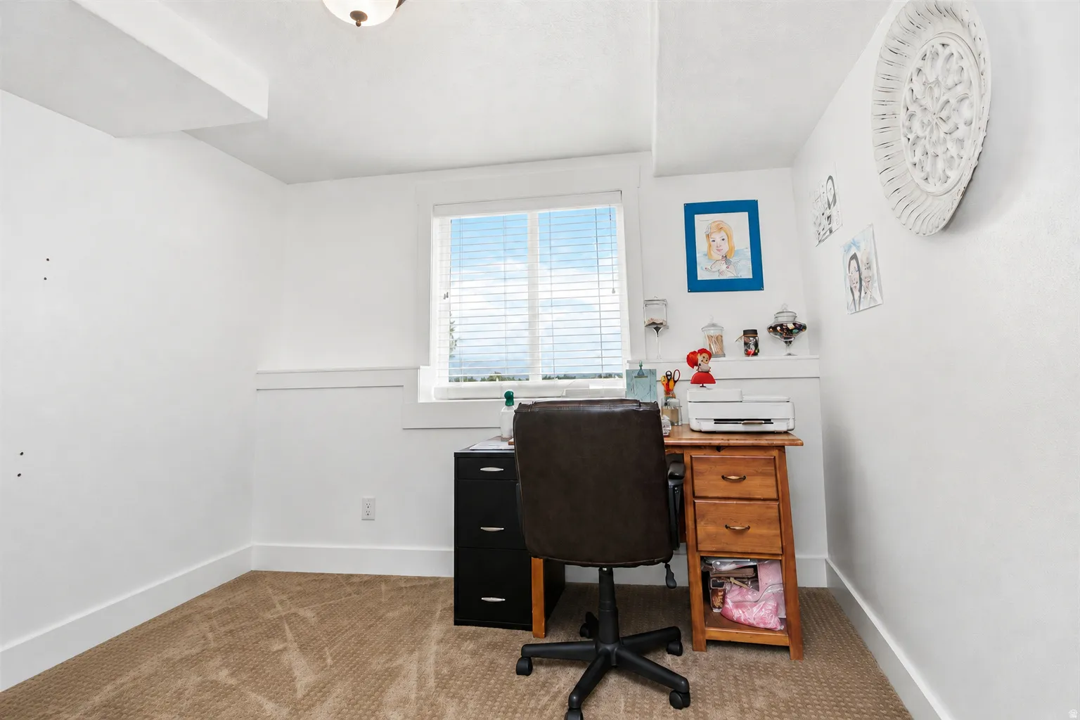 Carpeted room with white walls, a single window, and white horizontal blinds