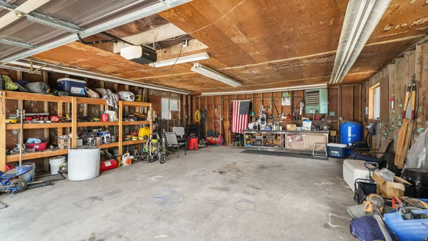 Spacious @ car garage with storage