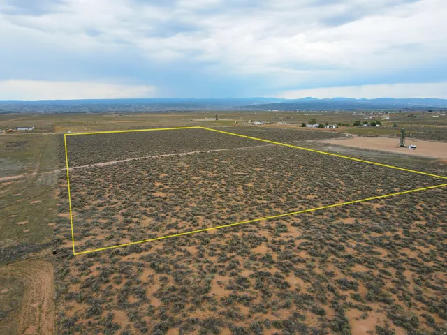 Expansive lot featuring natural desert flora, defined by a clear boundary line