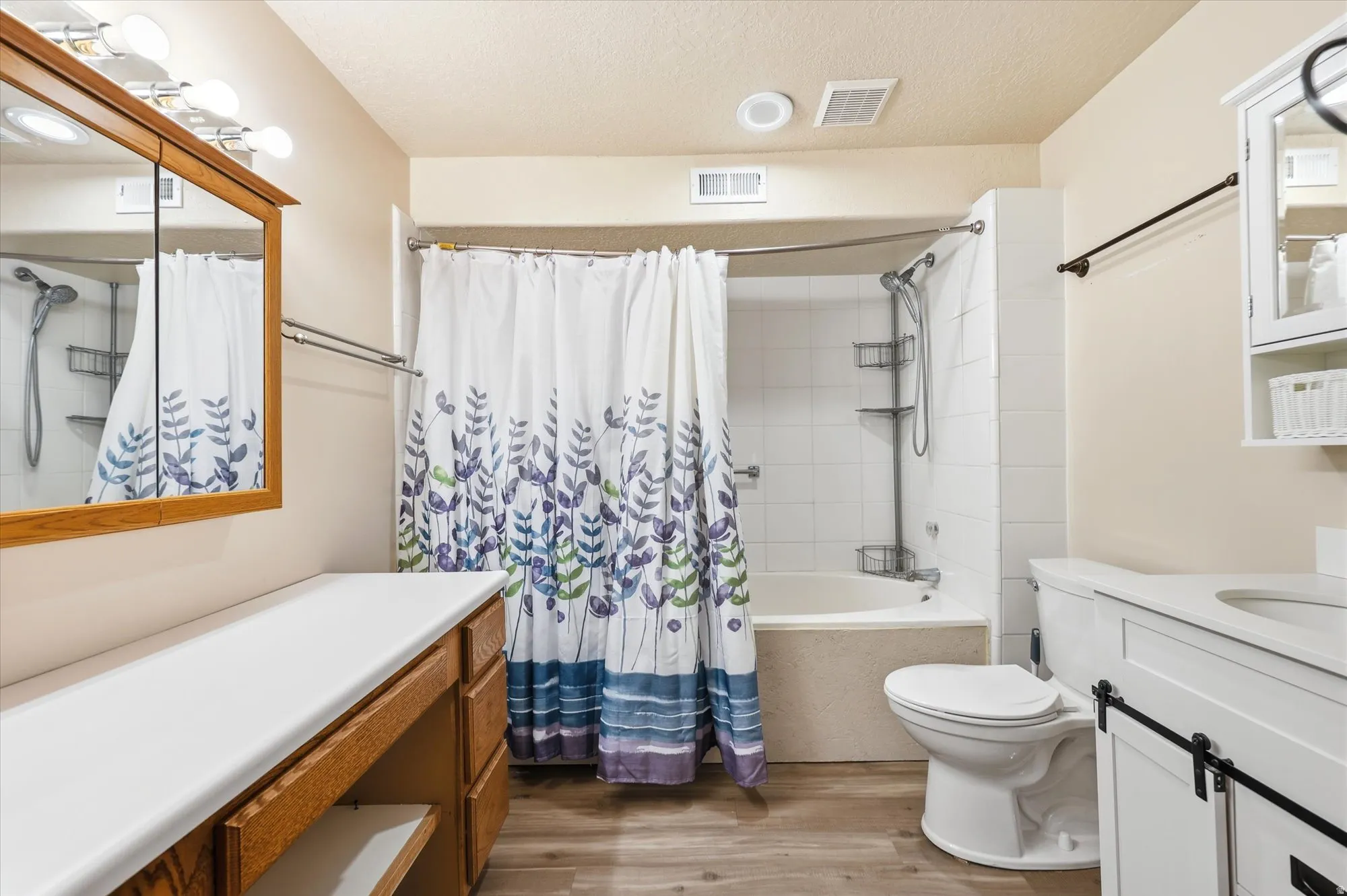 Bathroom with a tub/shower combination