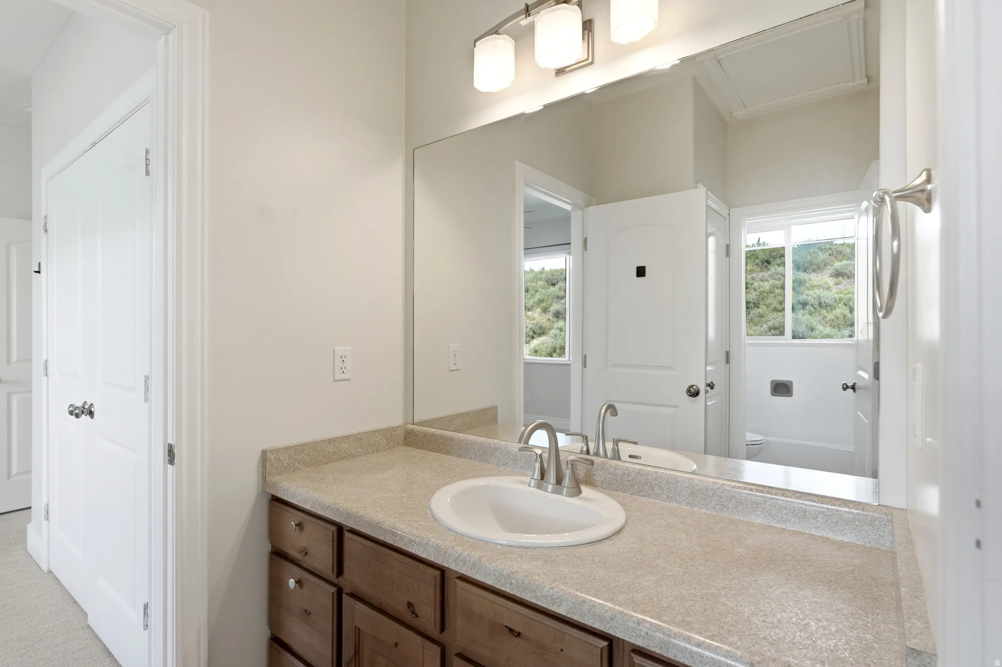 Main floor 2nd bedroom's bathroom