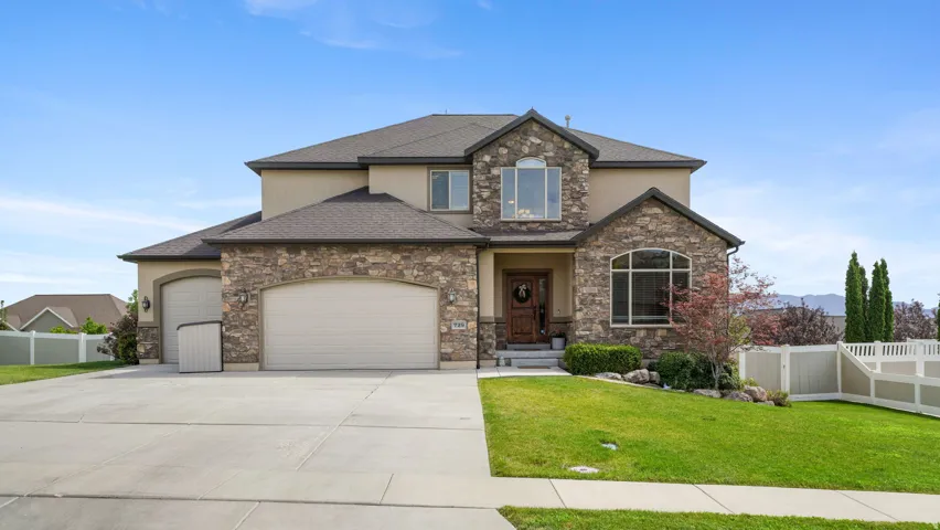 On a quiet cul-de-sac and 1 mile away from 1-15 access, Silicon Slopes, Outlet shopping,Thanksgiving Point, restaraunts...all of it!