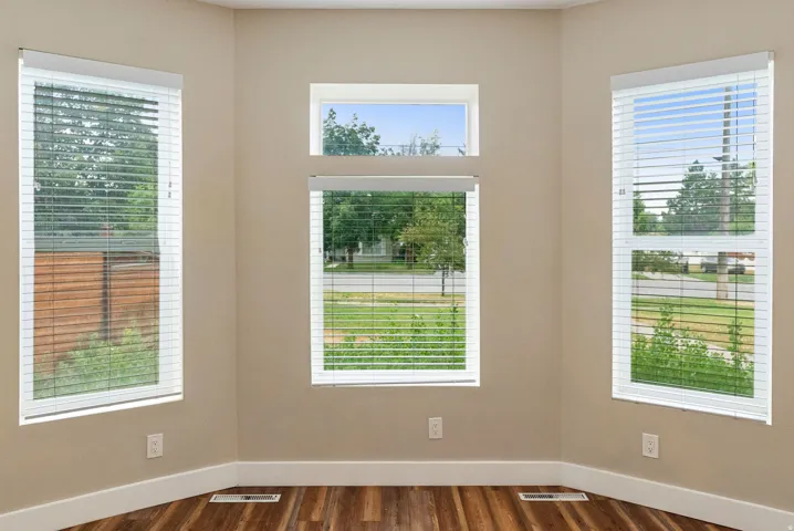 East unit. Bay window configuration with five distinct window panels