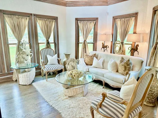 Wood-finish flooring complemented by a decorative ceiling treatment