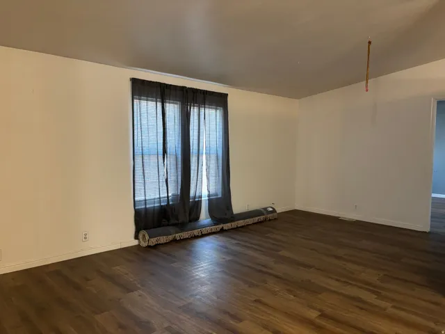 SPACIOUS FAMILY ROOM!