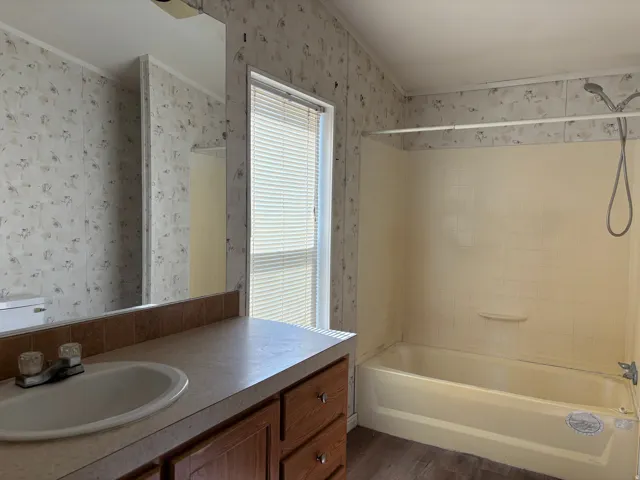 MASTER BATHROOM!