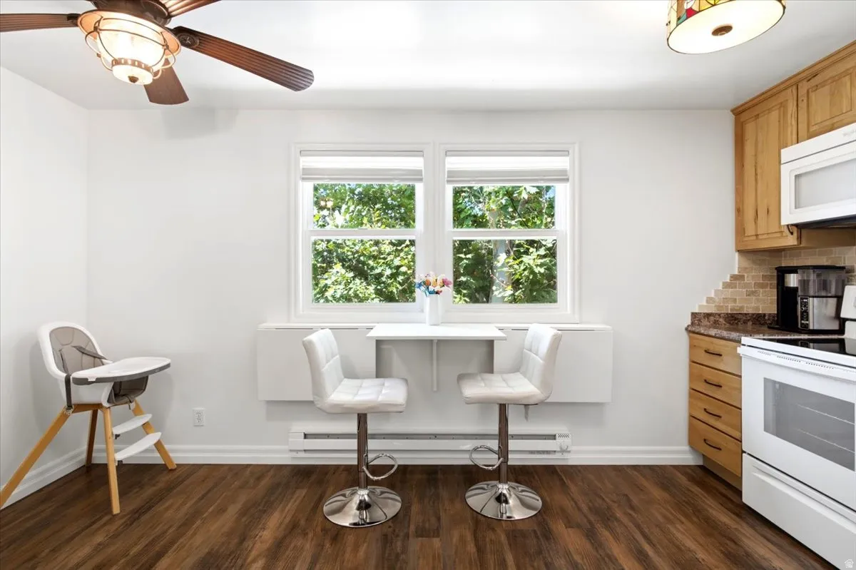 Flexible space with built-in table