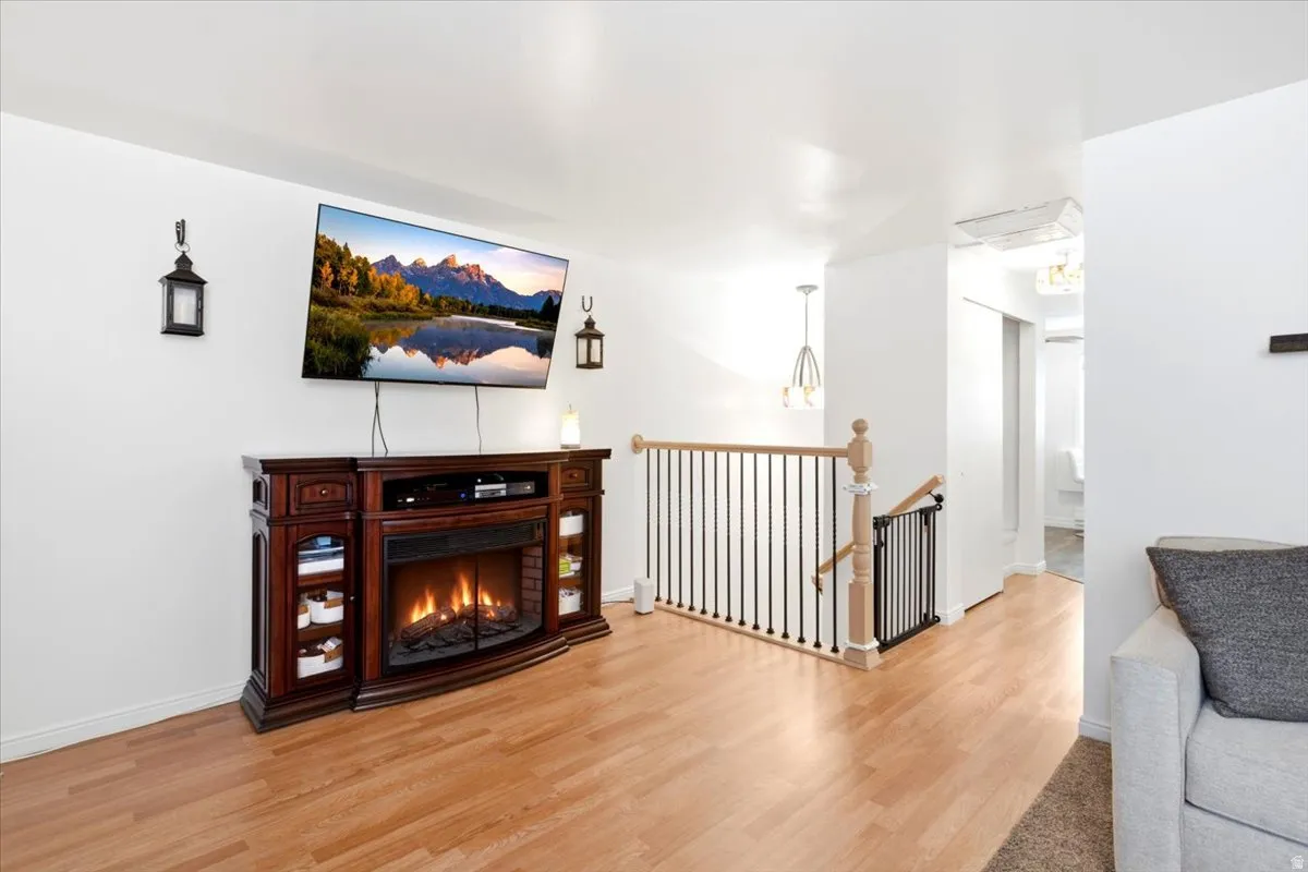 Newer laminate flooring & paint