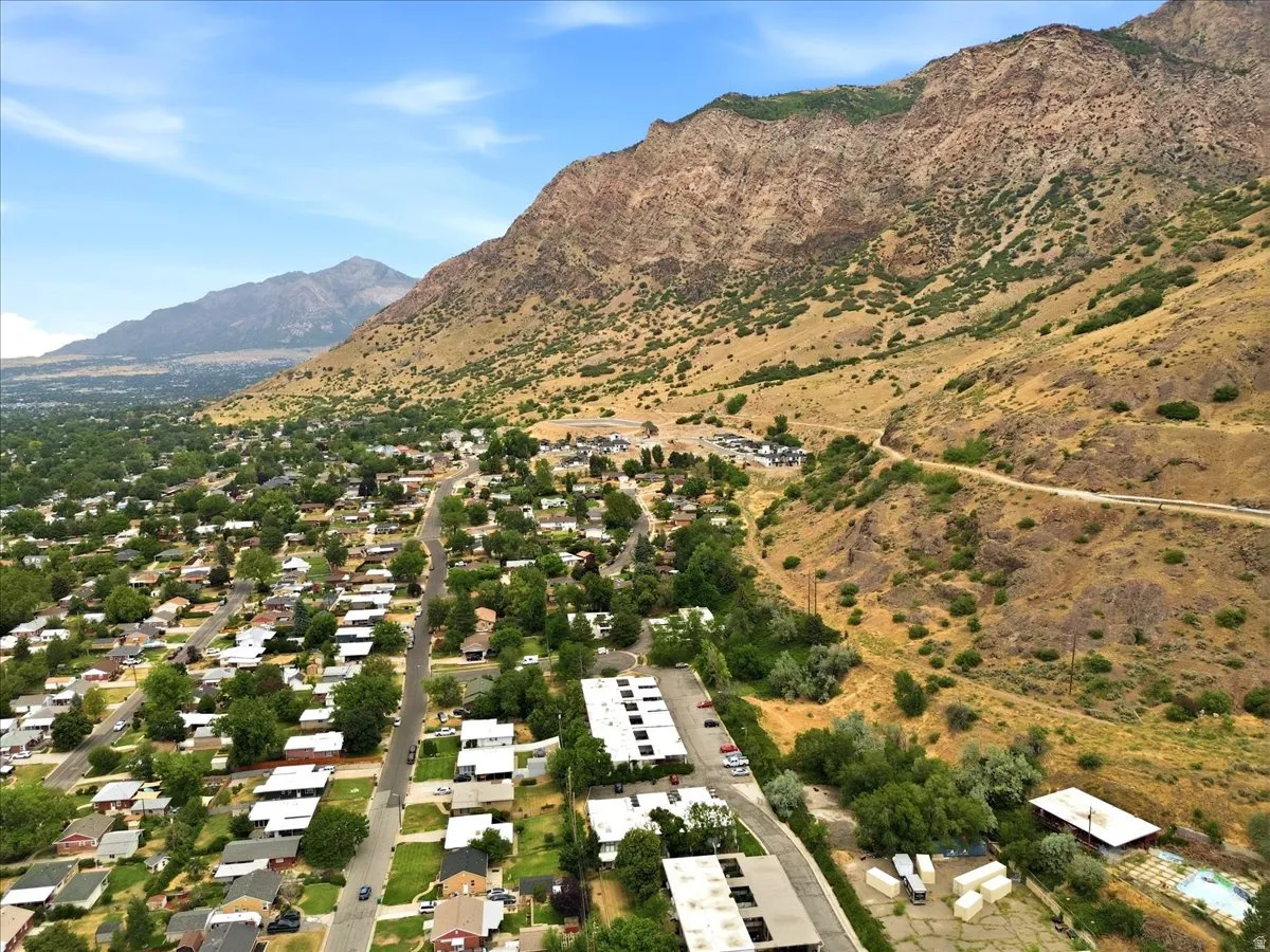 Located just a block from the Bonneville Shoreline Trail and minutes from Snowbasin Resort and Pineview Reservoir, this home offers easy  recreational access to hiking, biking, skiing, boating and more
