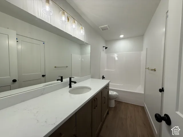 Extended vanity with dual sinks and quartz countertop