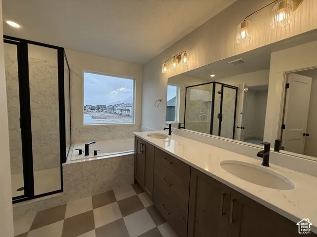 Dual vanity with undermount sinks and matte black fixtures