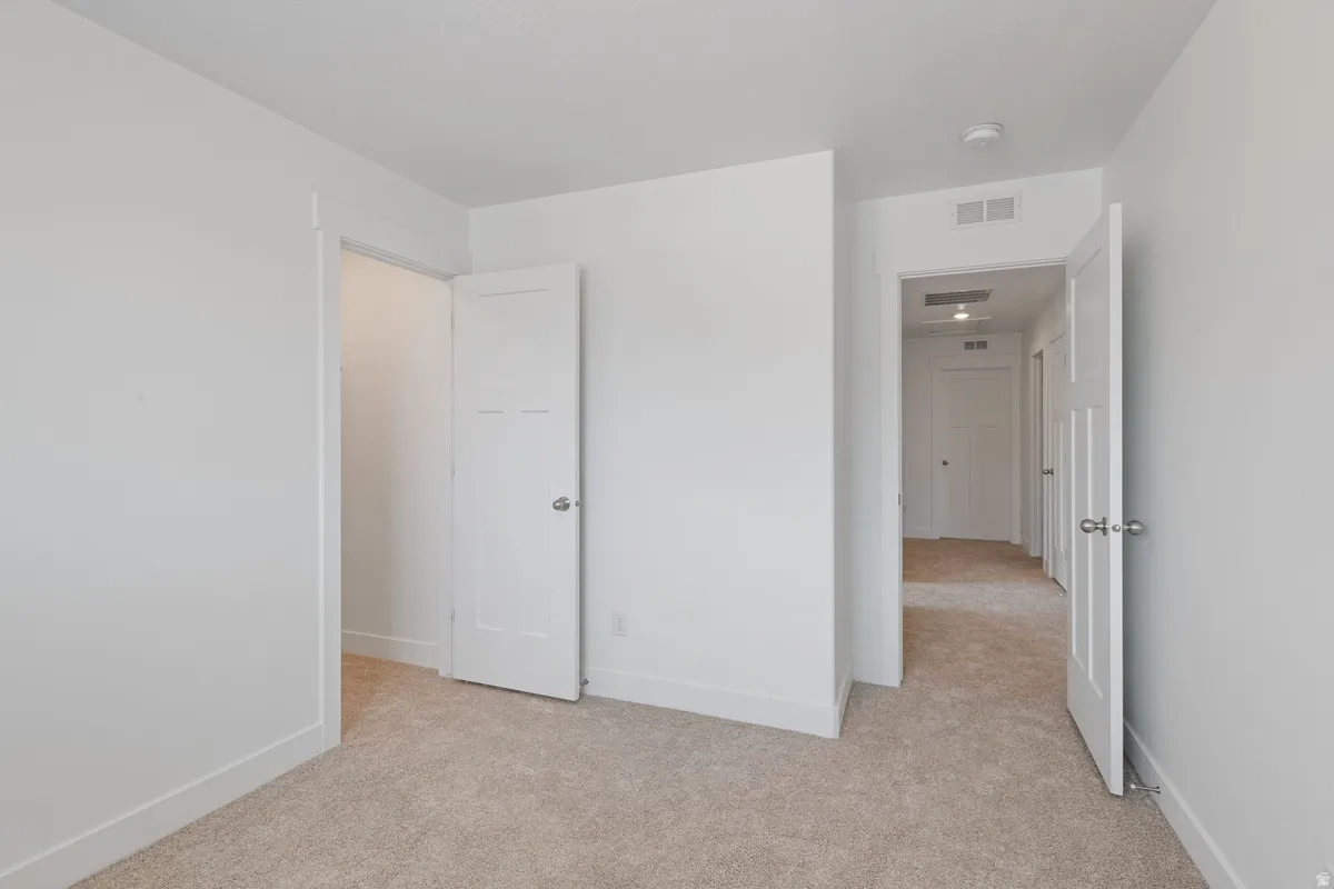 Neutral tone carpet flooring