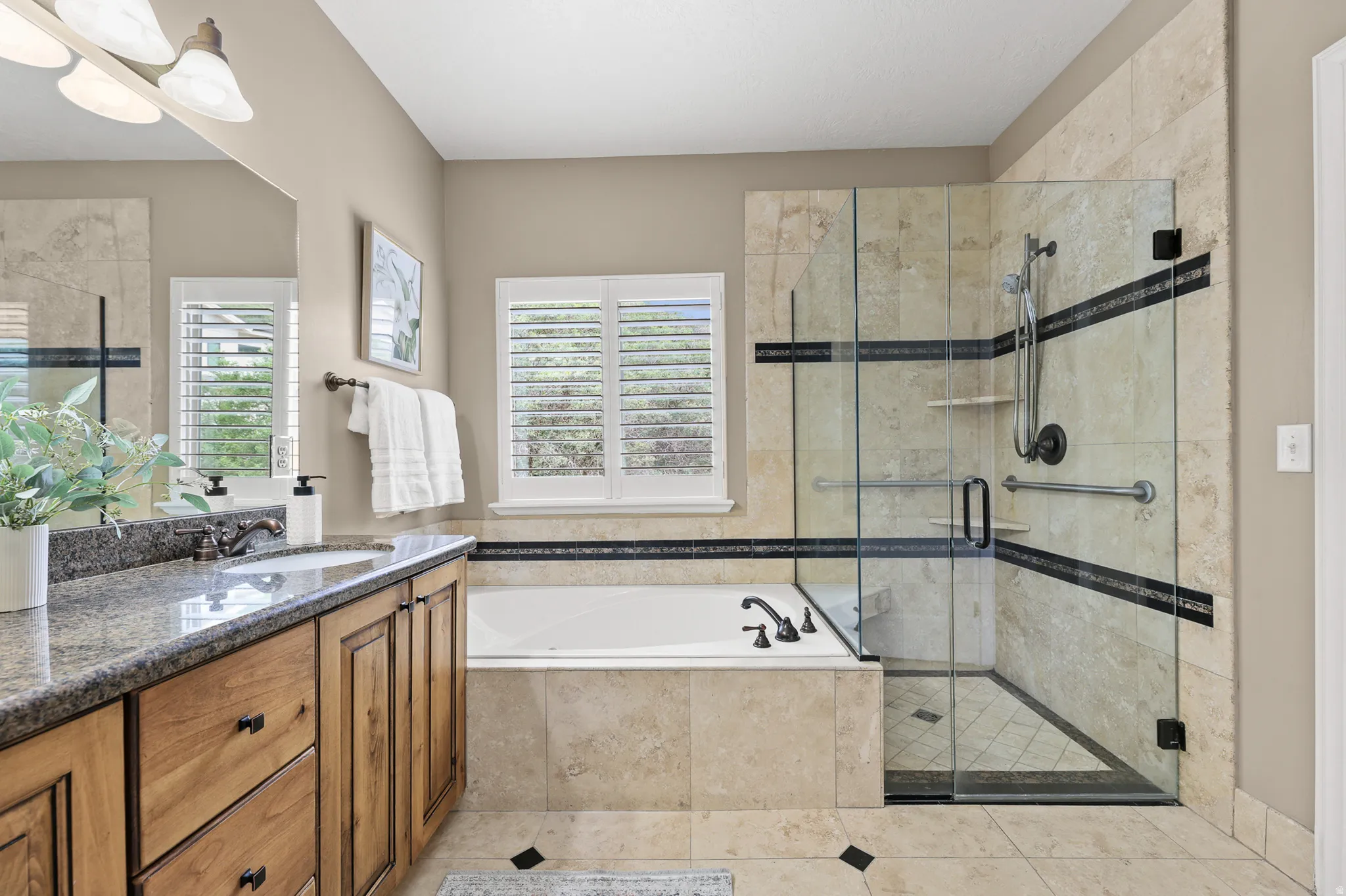 Primary bedroom bathroom