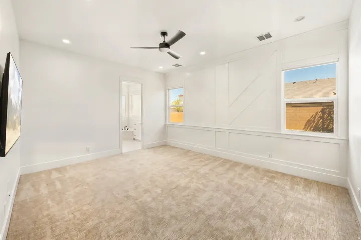 Spacious room featuring neutral carpeting and recessed lighting