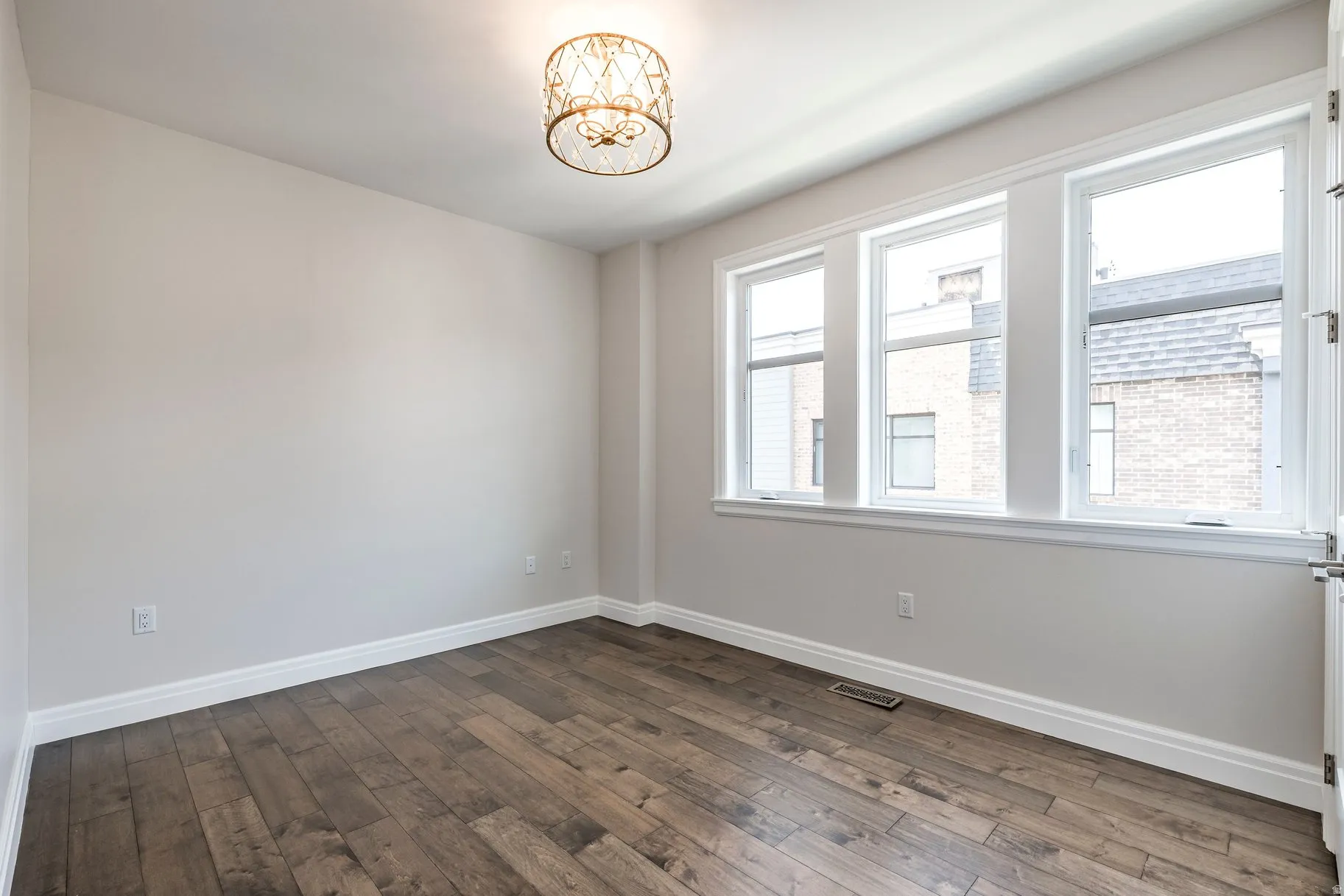 Second bedroom.