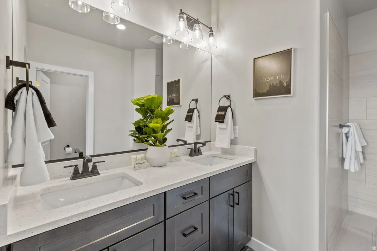 Double vanity with undermount sinks and quartz countertops