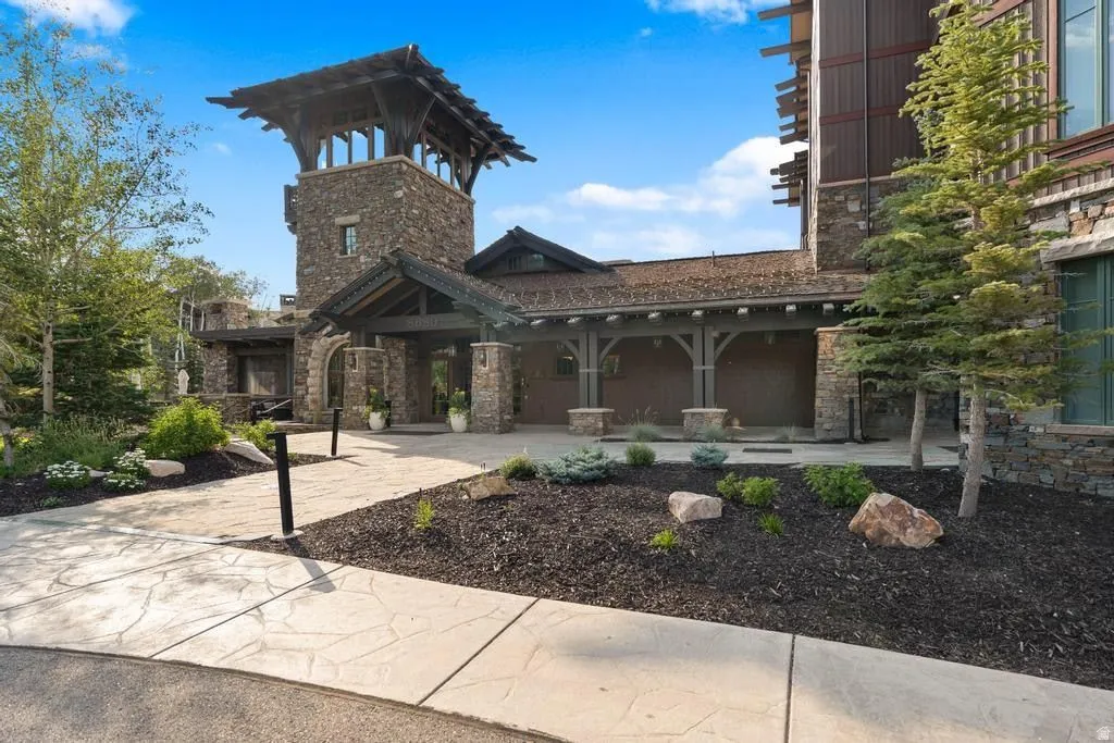 Outdoor building